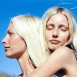 Уход за блондом в жарком климате под солнцем