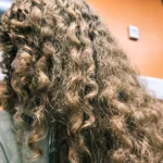 Кудрявые волосы в сухом климате без правильного ухода