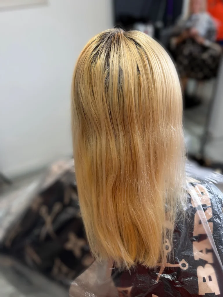 Жёлтый Total Blonde после кератинового выпрямления до тонирования
